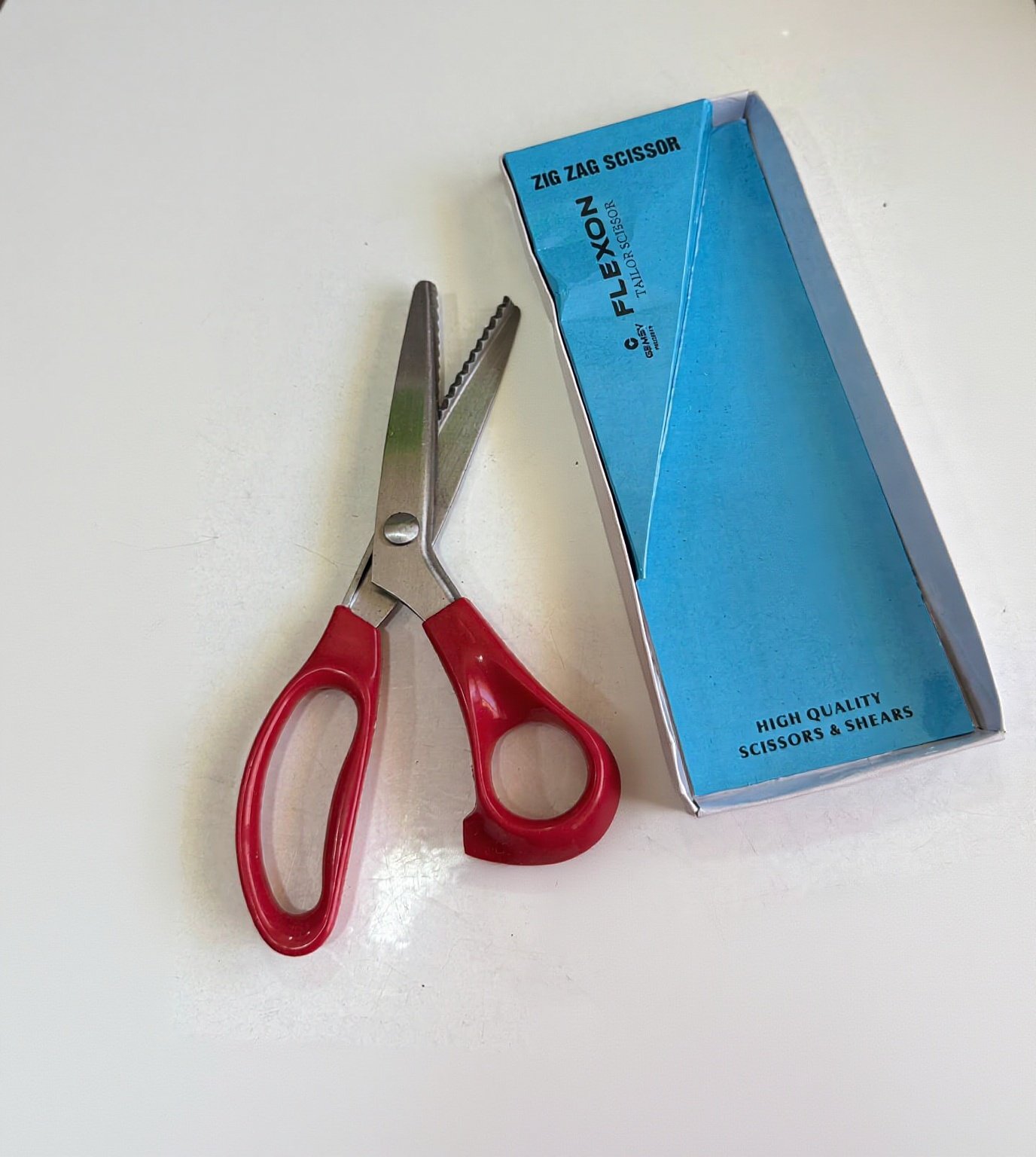 ZIG ZAG SCISSORS SIZE 9